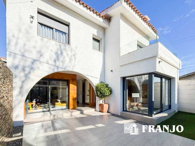 Casa-chalet en Venta en Serraparera