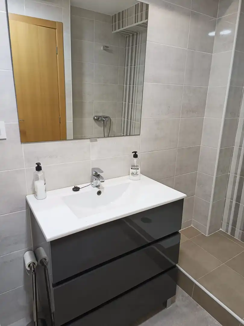 Baño de Piso de alquiler en Mislata con Aire acondicionado, Terraza y Amueblado