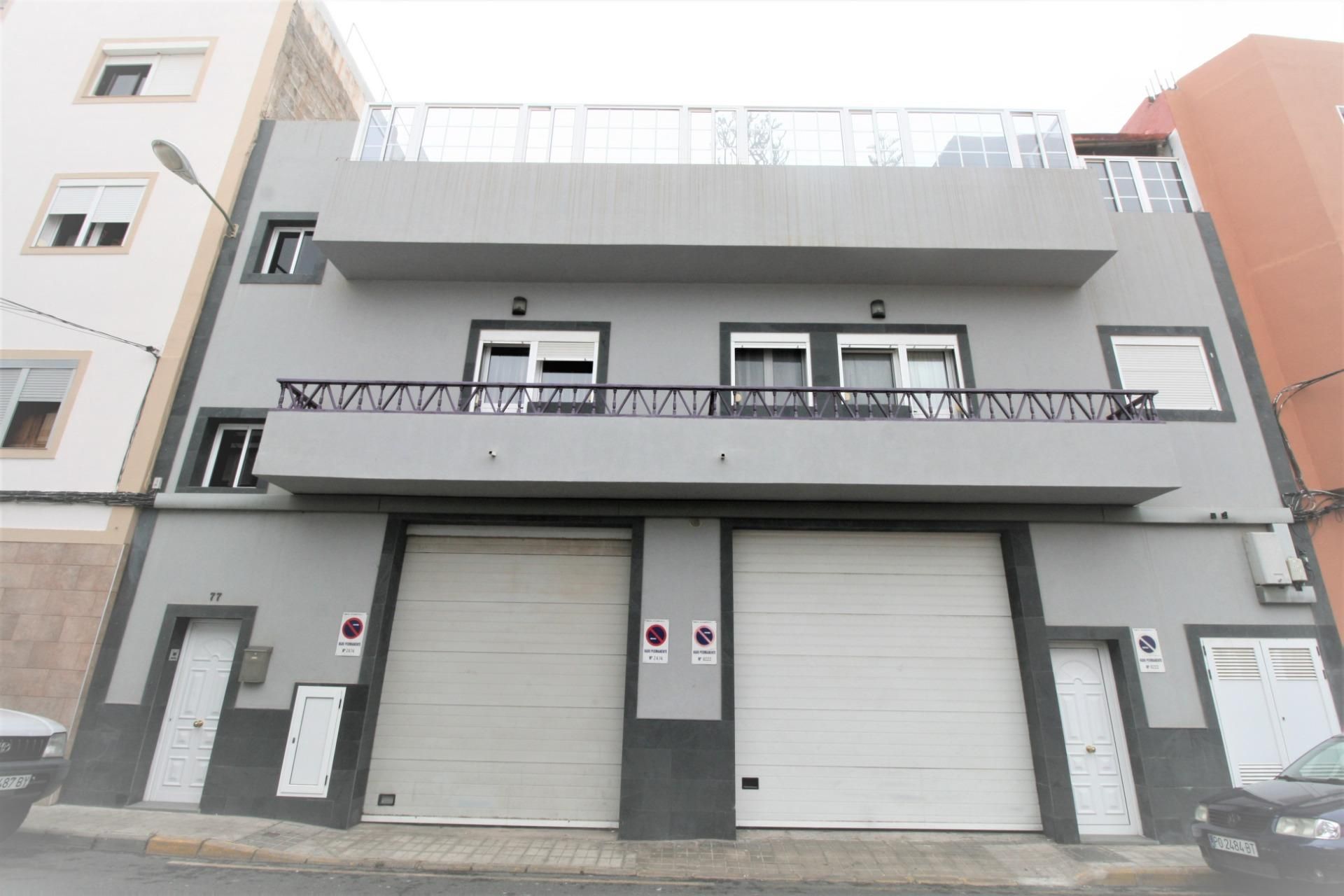 Vista exterior de Casa o xalet en venda en Las Palmas de Gran Canaria amb Aire condicionat, Terrassa i Traster