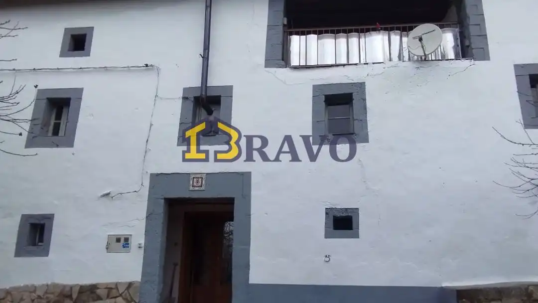 Vista exterior de Casa o xalet en venda en Valle de Losa amb Jardí privat i Terrassa