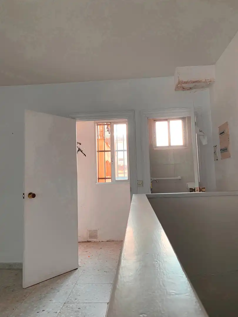 Schlafzimmer von Geschaftsraum zum Verkauf in La Adrada  mit Klimaanlage und Internet