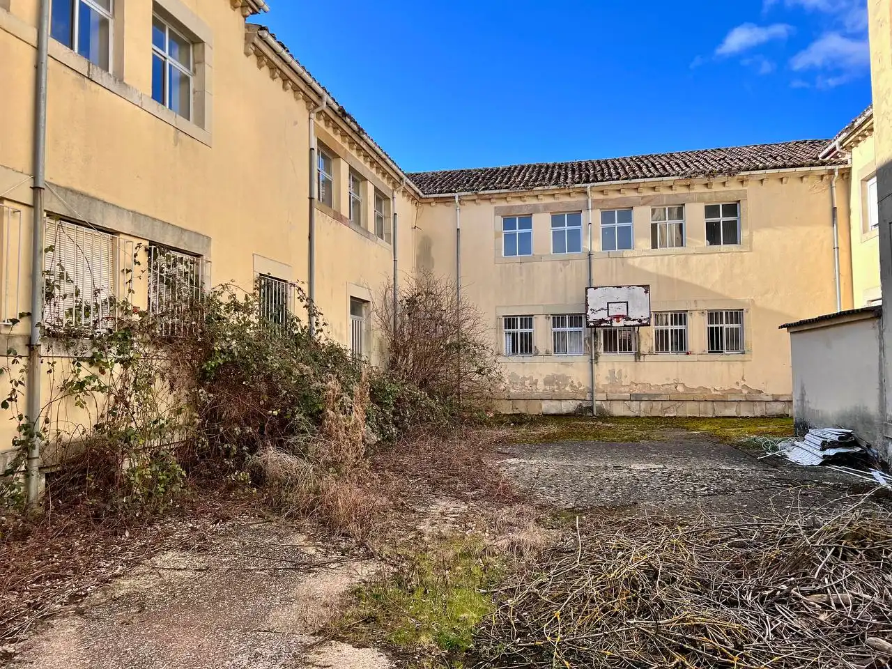 Vista exterior de Edifici en venda en Cervera de Pisuerga
