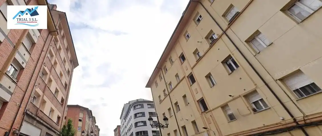 Flat for sale in Calle MARISCAL SOLIS