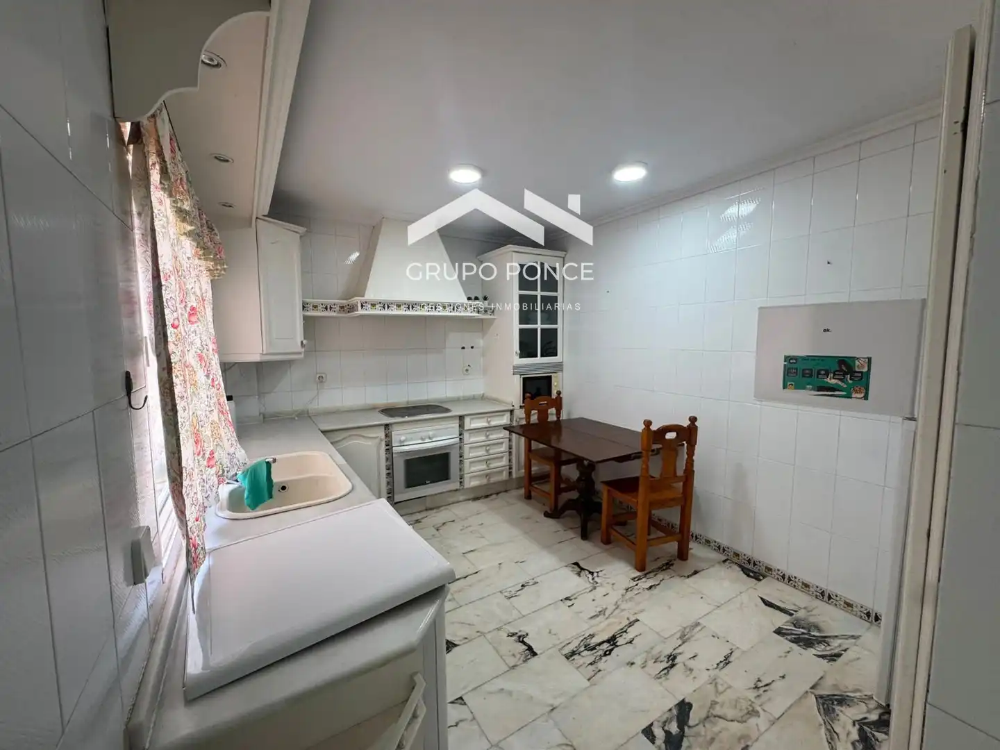 Kitchen of Flat for sale in Jerez de la Frontera  with Terrace and Storage room