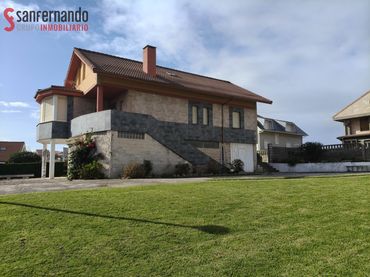 Villa avec balcon à louer à Suances