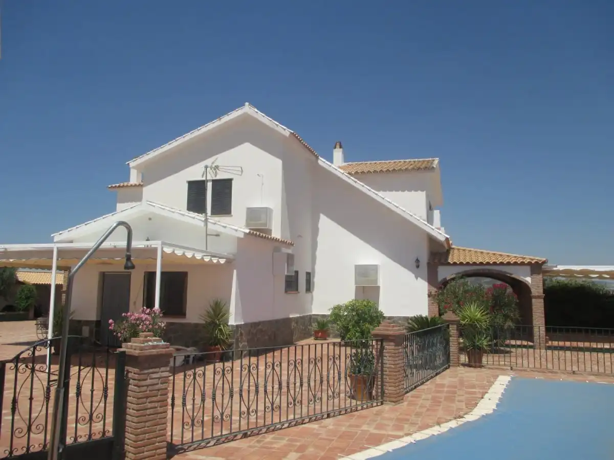 Vista exterior de Finca rústica en venda en Olvera amb Aire condicionat, Calefacció i Terrassa