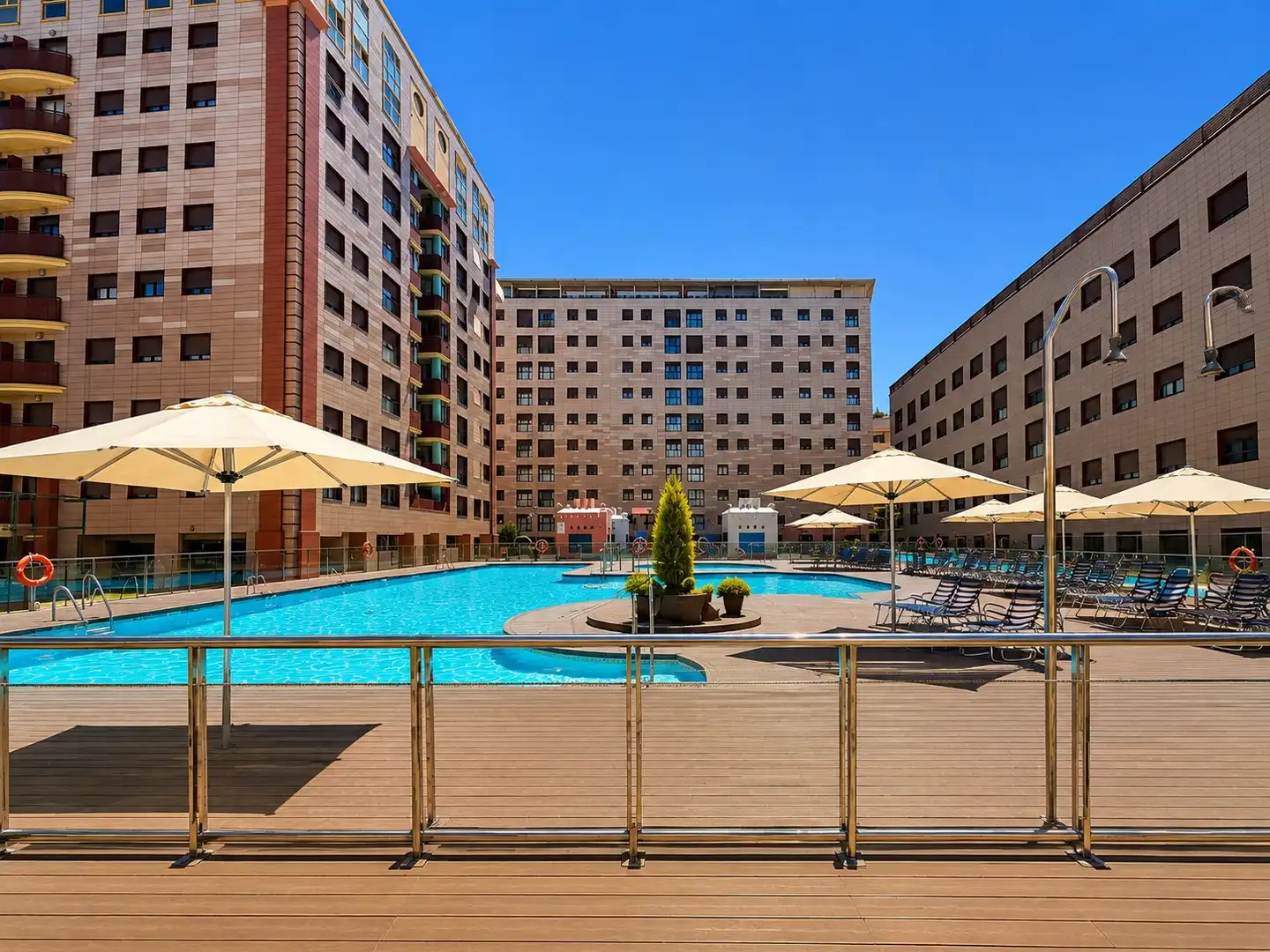 Swimming pool of Flat for sale in Sevilla  with Air Conditioner and Community pool