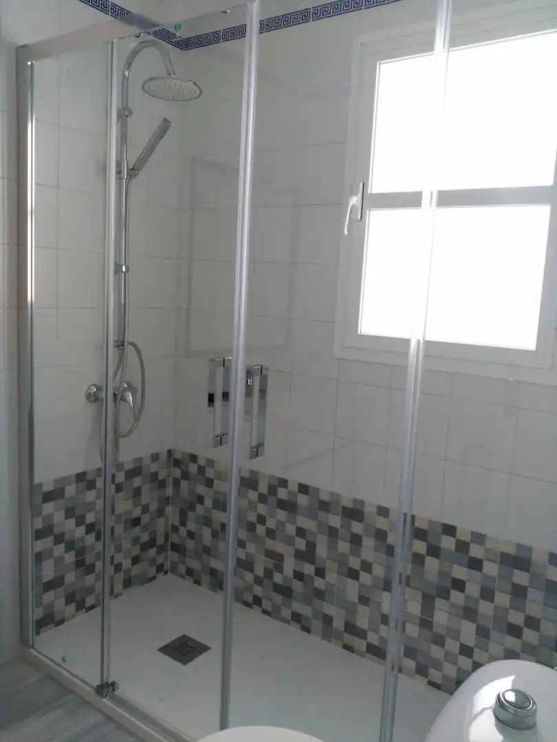 Baño de Apartamento de alquiler en Conil de la Frontera con Aire acondicionado, Terraza y Amueblado