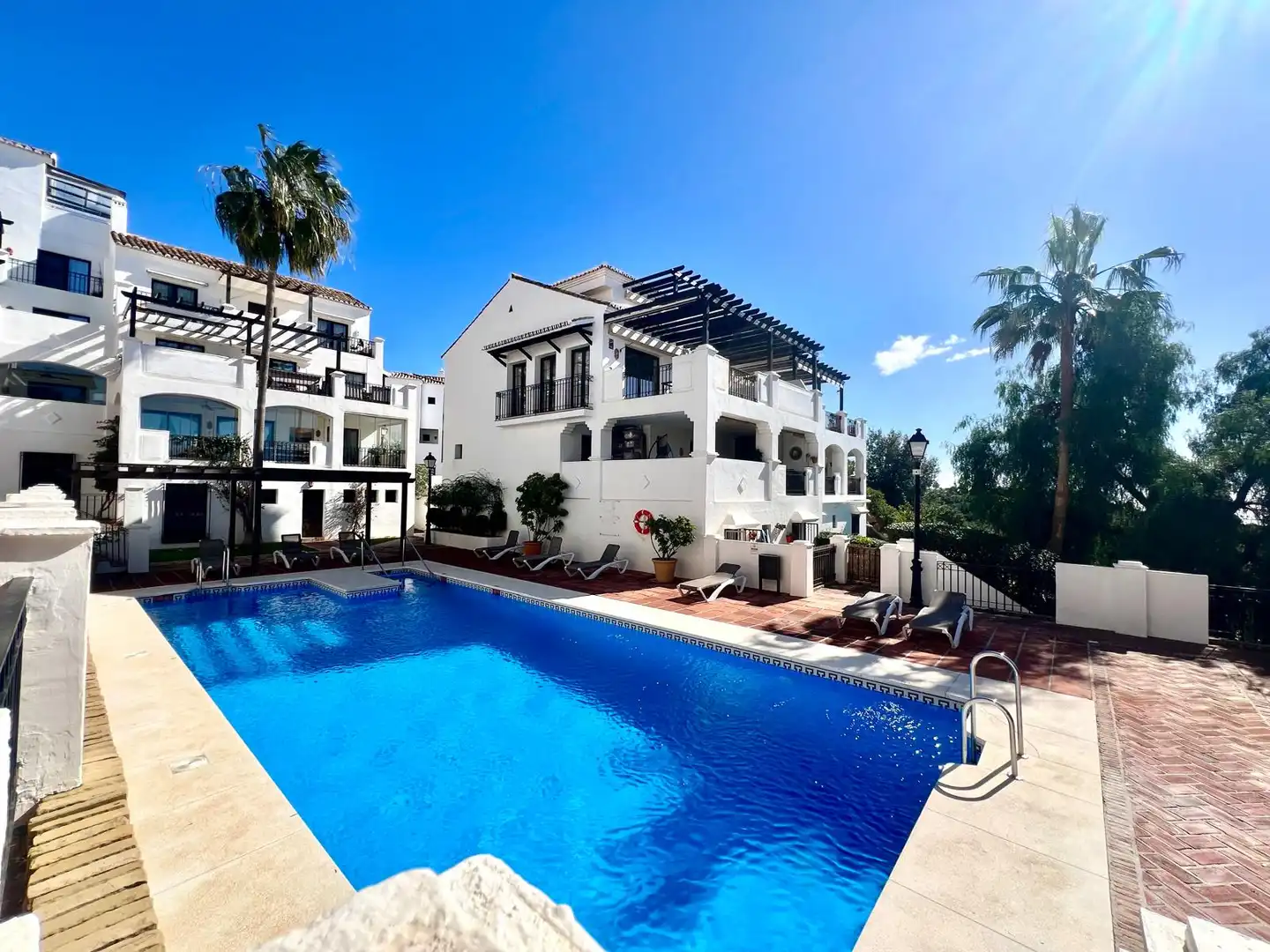 Vista exterior de Ático en venta en Marbella con Aire acondicionado, Calefacción y Terraza