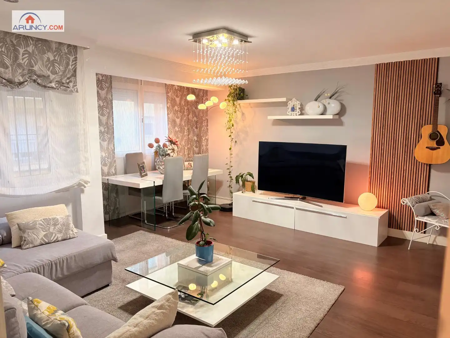 Living room of Flat for sale in Sevilla  with Air Conditioner and Furnished