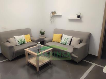 Living room of Flat for sale in Vélez-Málaga  with Storage room, Furnished and Oven