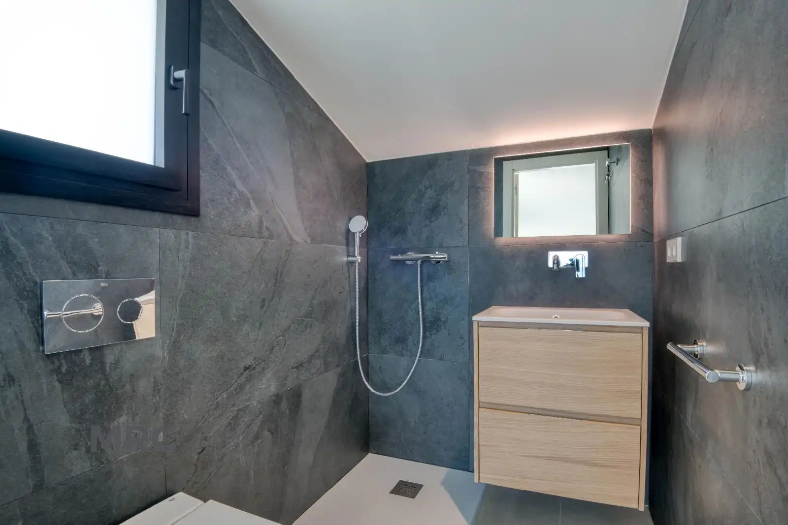 Bany de Pis en venda en L'Escala amb Aire condicionat i Terrassa