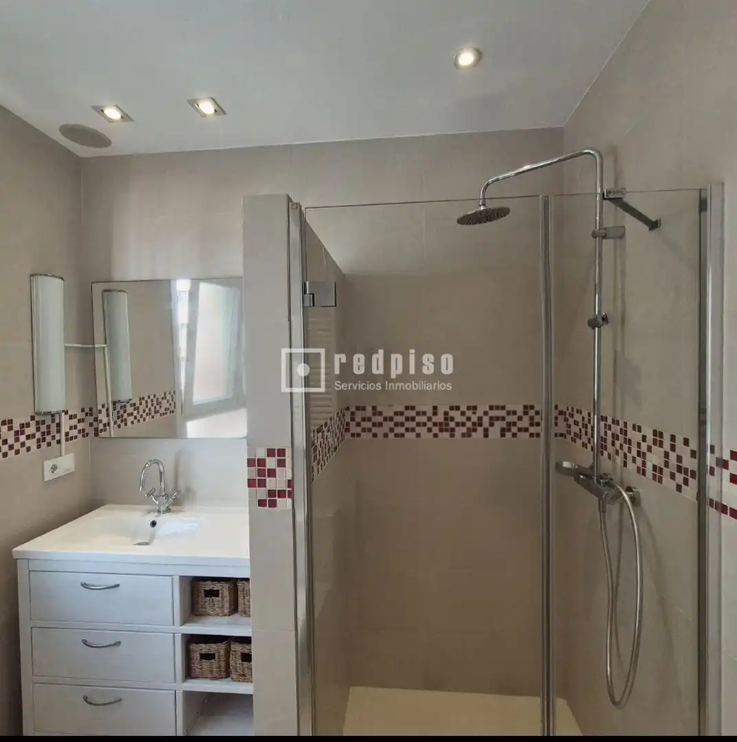 Bathroom of Flat for rent in Sevilla  with Air Conditioner, Terrace and Storage room