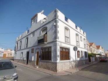 Baixos en venda a Calle Manzano 3