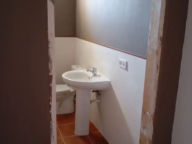 Badezimmer von Geschaftsraum zur Miete in Zaratán