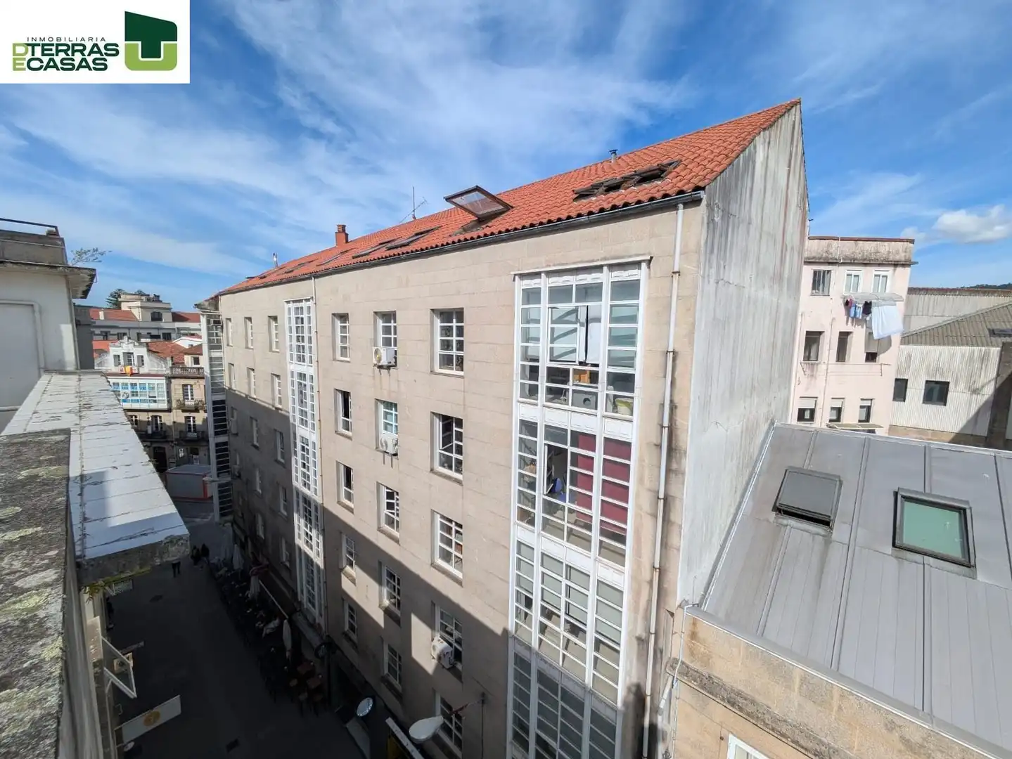 Vista exterior de Oficina de lloguer en Pontevedra Capital  amb Aire condicionat, Calefacció i Moblat