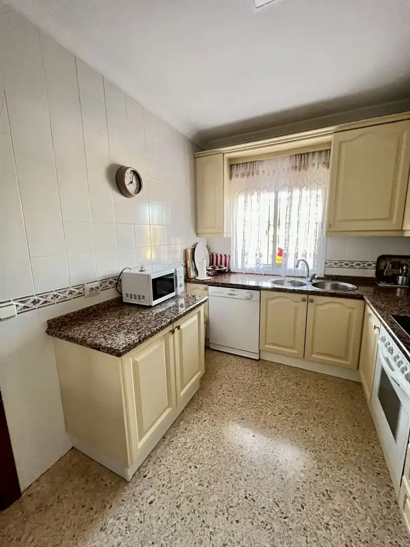 Kitchen of Houses for sale in Castilleja de la Cuesta  with Air Conditioner, Heating and Terrace