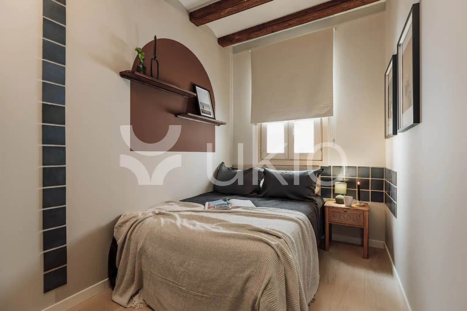 Dormitori de Apartament de lloguer en Barcelona amb Aire condicionat, Calefacció i Moblat