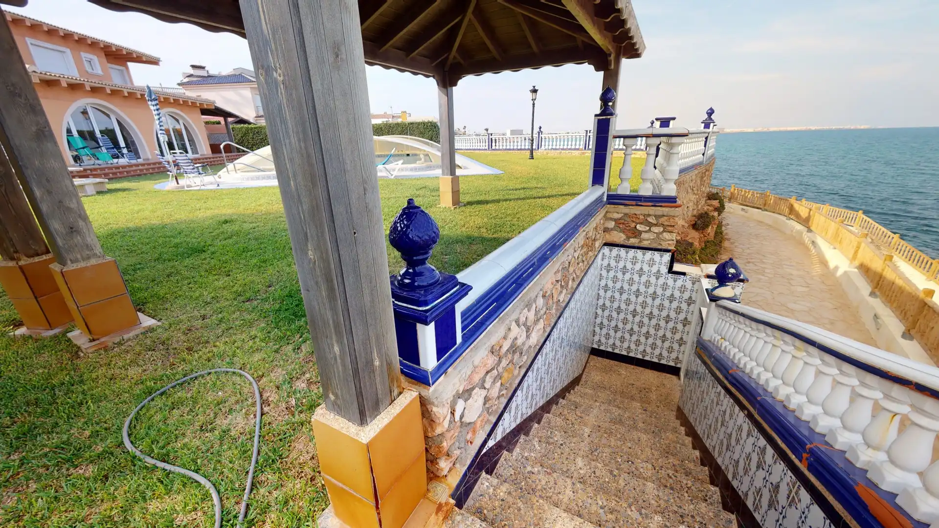 Terrassa de Casa o xalet en venda en Orihuela amb Jardí privat