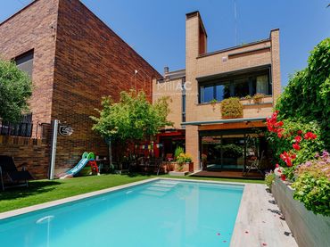 Adossat amb balcó en venda a El Vellón