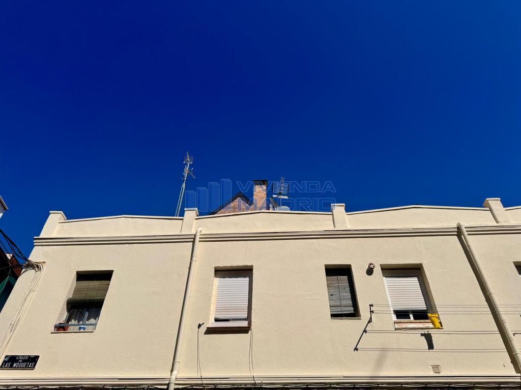 Exterior view of Flat for sale in  Madrid Capital  with Furnished