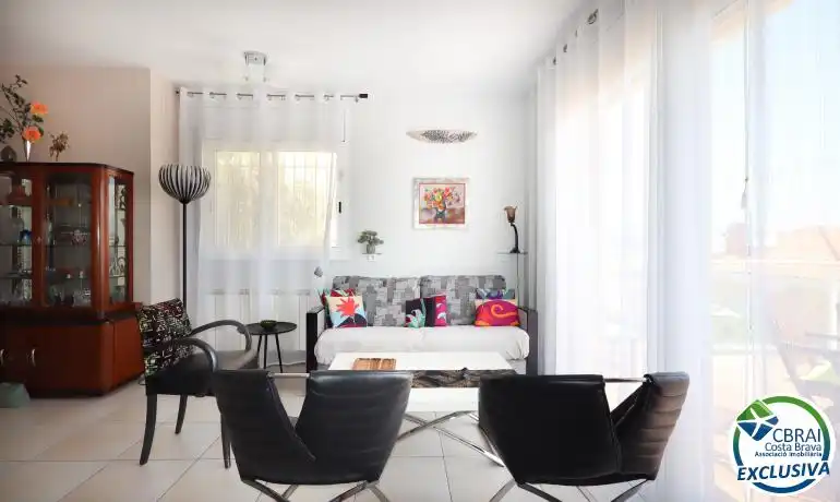 Sala de estar de Casa adosada en venta en Llançà con Aire acondicionado, Calefacción y Terraza
