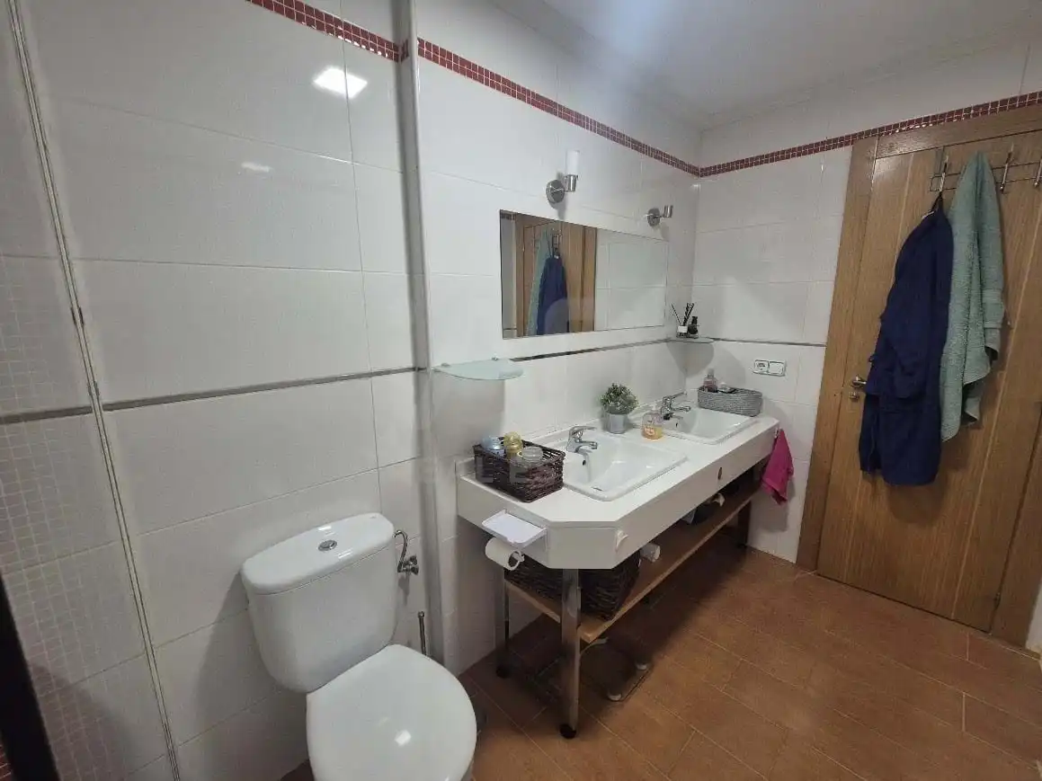 Bany de Casa adosada en venda en Monterrubio de Armuña amb Calefacció i Terrassa