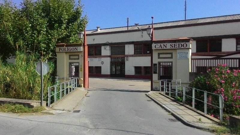 Vista exterior de Nau industrial en venda en Vacarisses