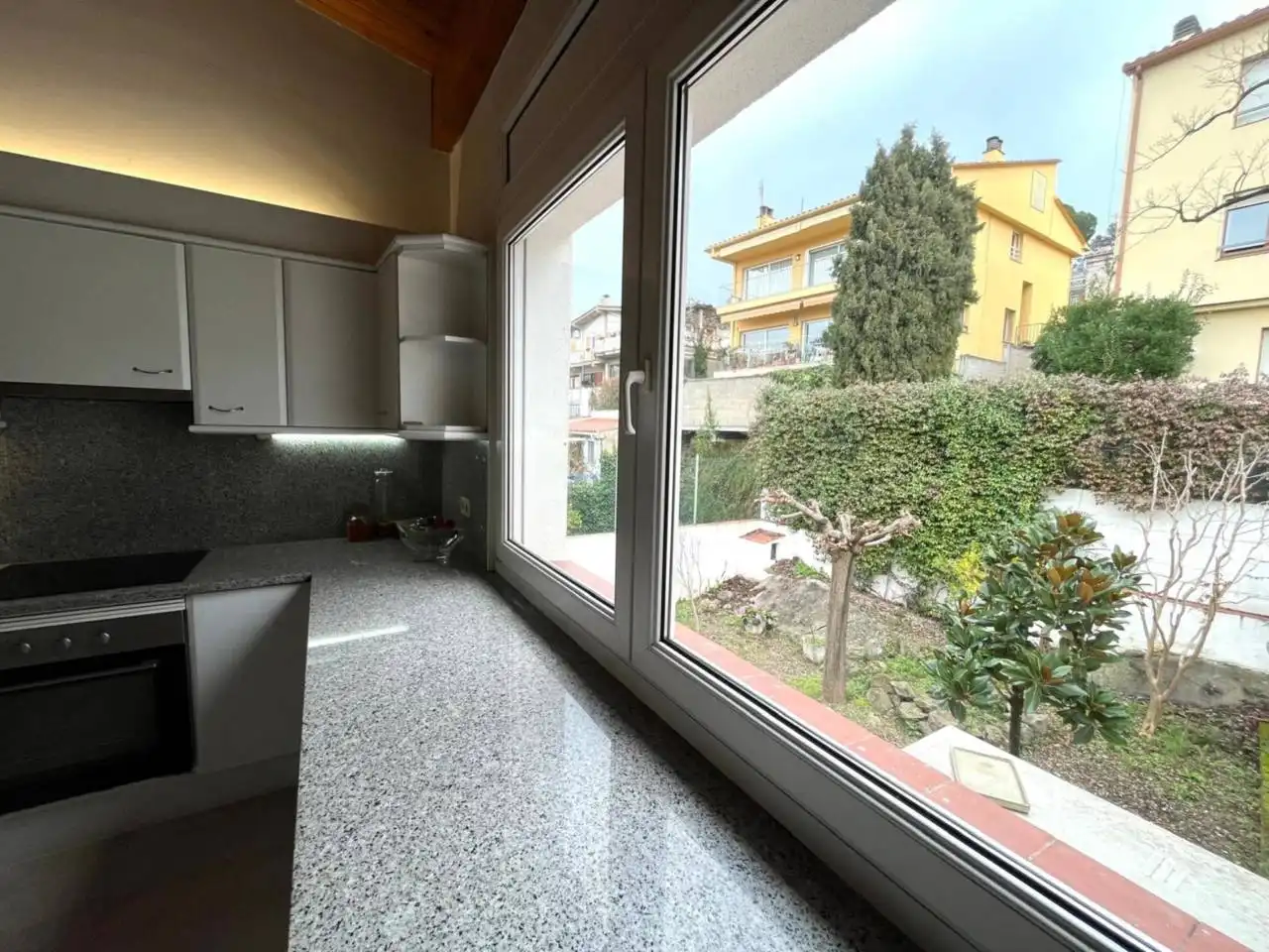Cocina de Casa o chalet en venta en Girona con Aire acondicionado, Calefacción y Jardín privado