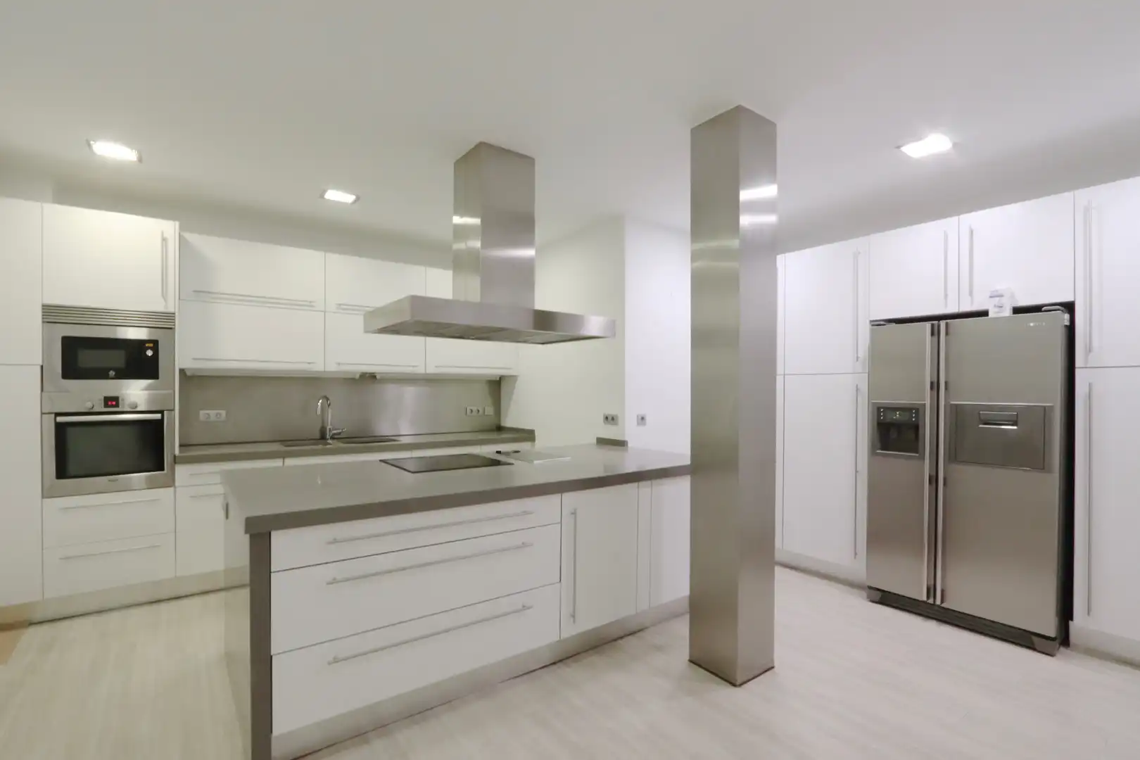 Kitchen of Flat for rent in Madrid  with Air Conditioner, Heating and Parquet flooring