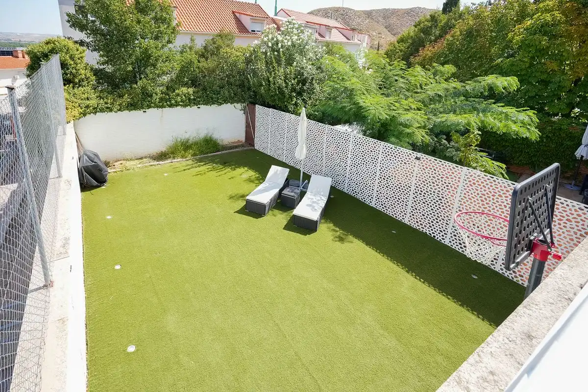 Terrassa de Casa adosada en venda en Aranjuez amb Aire condicionat, Calefacció i Jardí privat