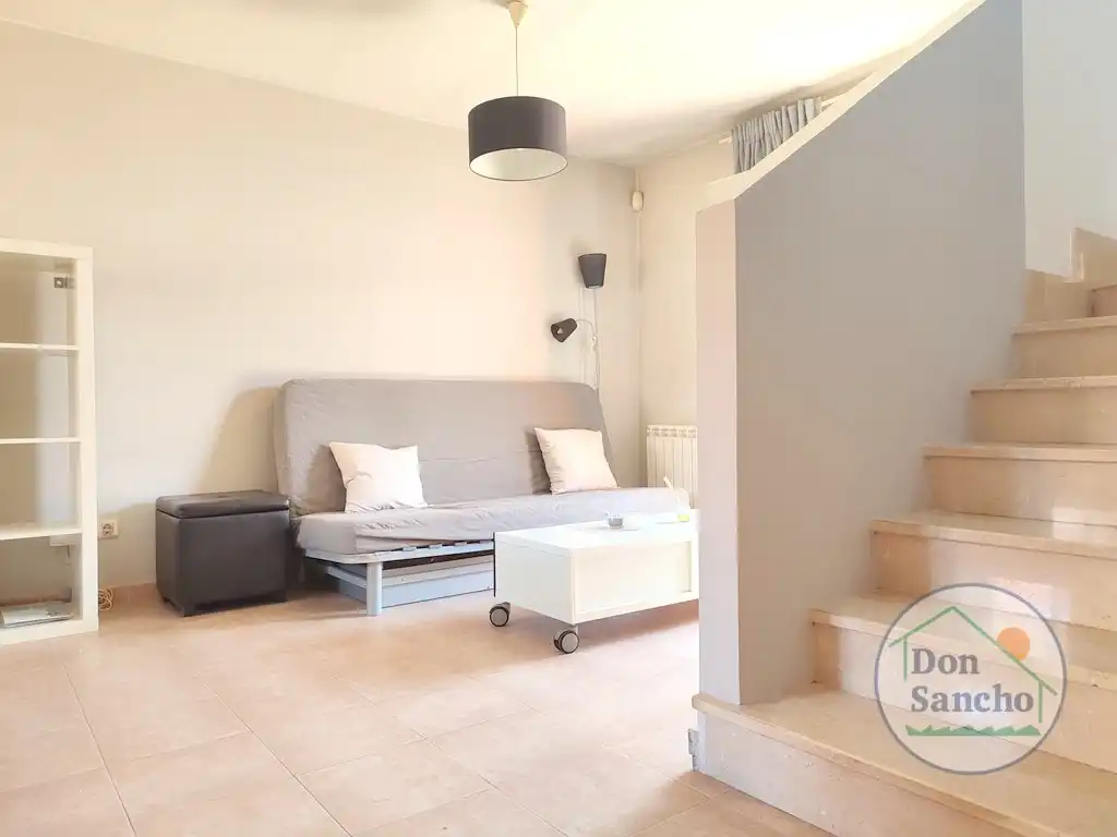 Sala de estar de Casa adosada en venta en Viana de Cega con Calefacción, Jardín privado y Terraza