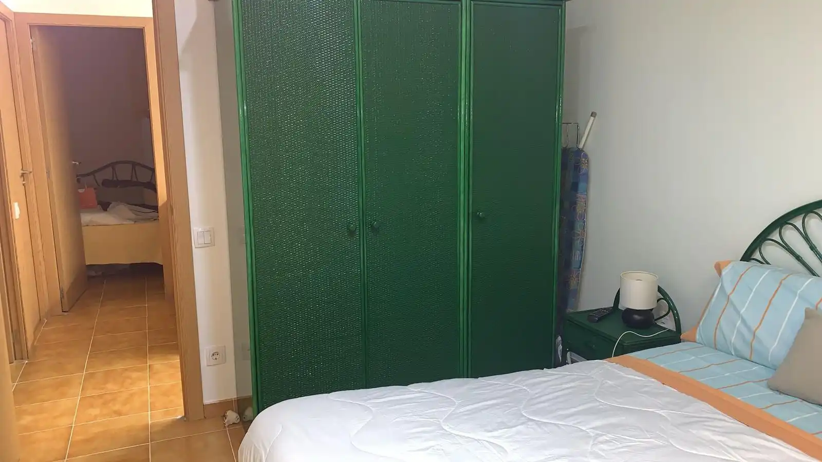 Schlafzimmer von Einfamilien-Reihenhaus zum Verkauf in Cunit mit Klimaanlage, Heizung und Privatgarten