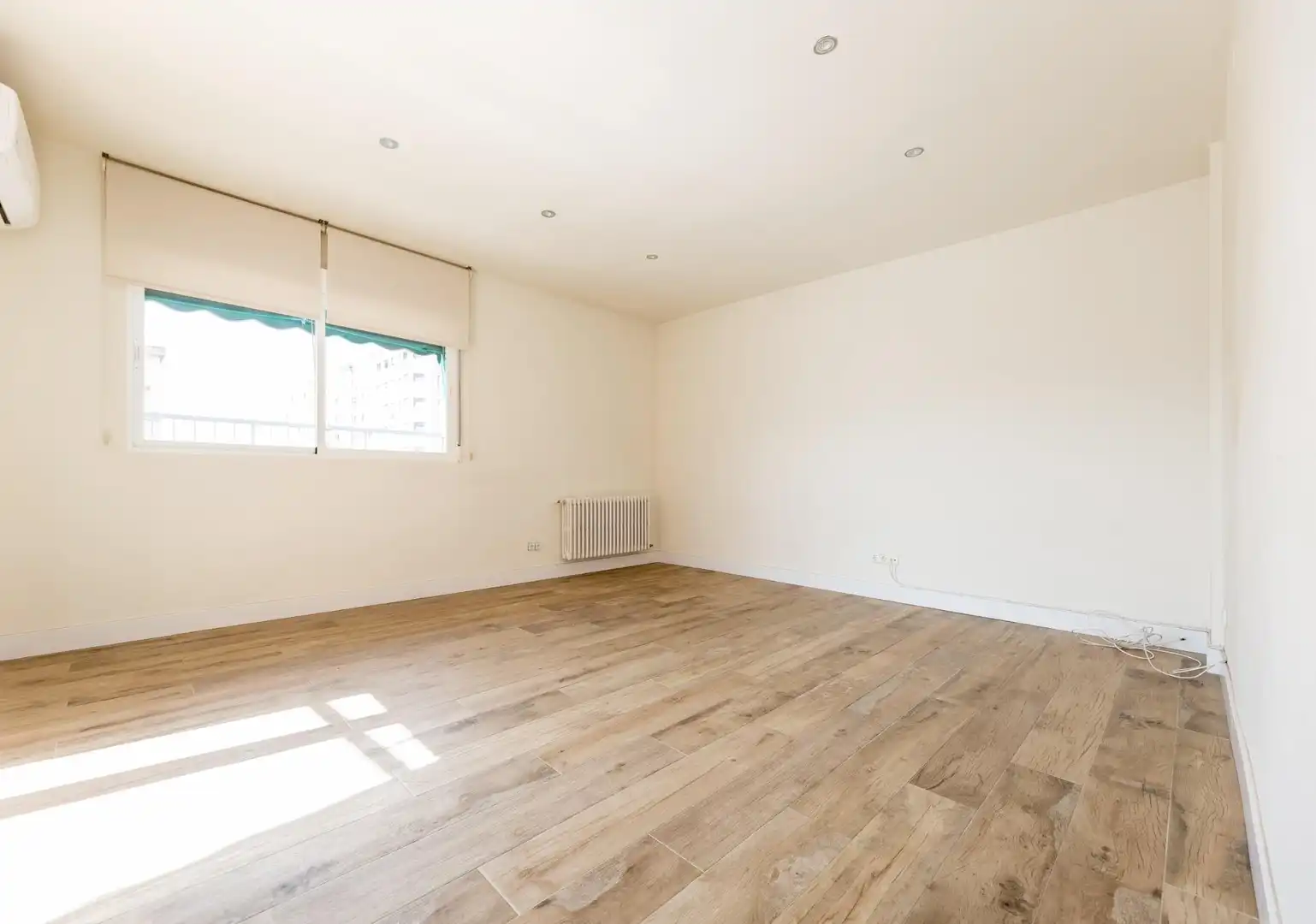 Habitación de Ático en venta en Granada con Aire acondicionado, Calefacción y Terraza