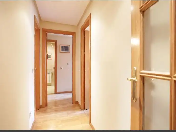 Wohnung zur Miete in Madrid mit Klimaanlage, Heizung und Privatgarten