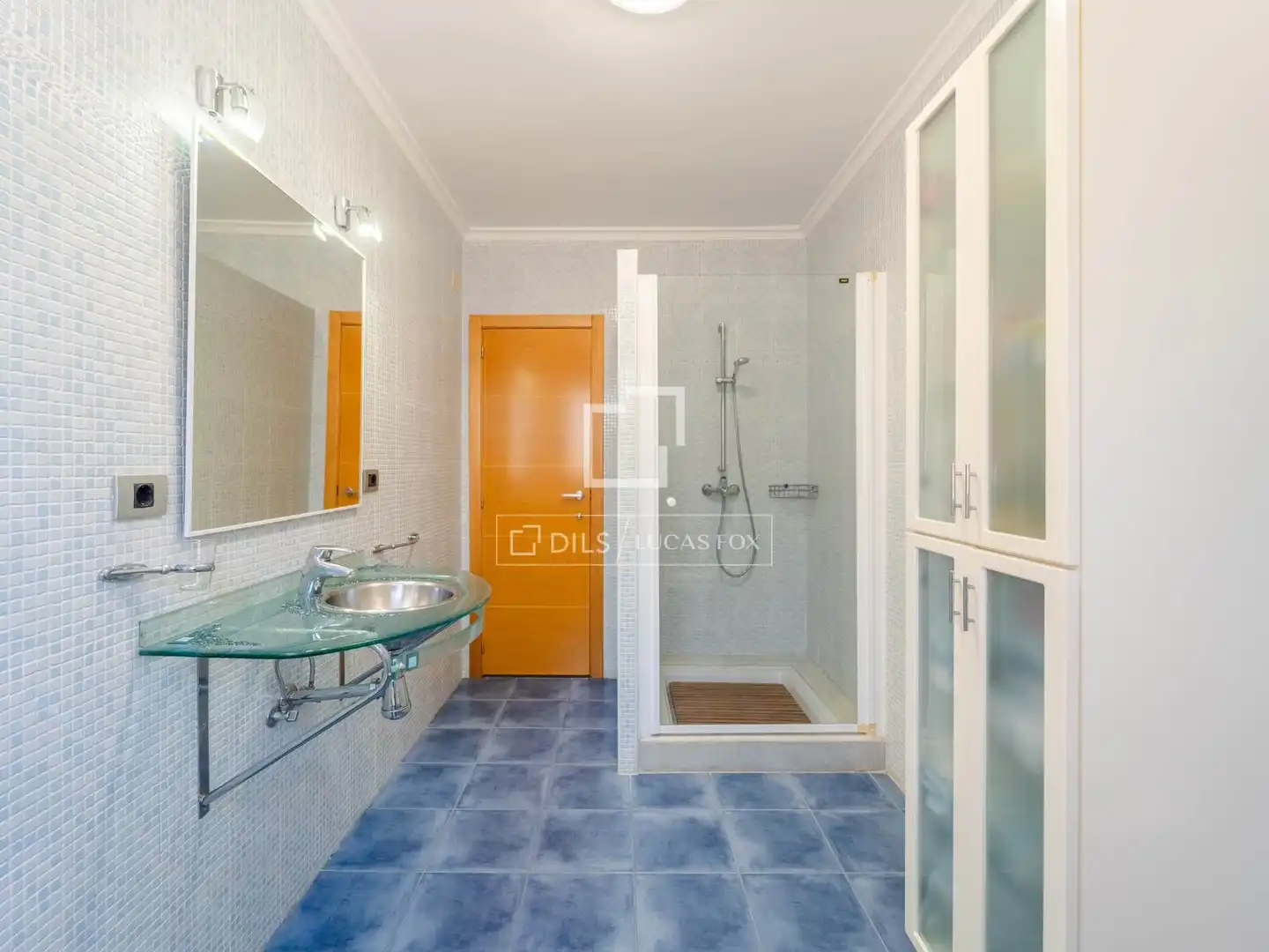 Bathroom of Houses for sale in Sagunto / Sagunt  with Air Conditioner, Heating and Private garden