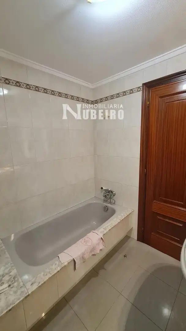Bany de Pis en venda en Lugo amb Calefacció