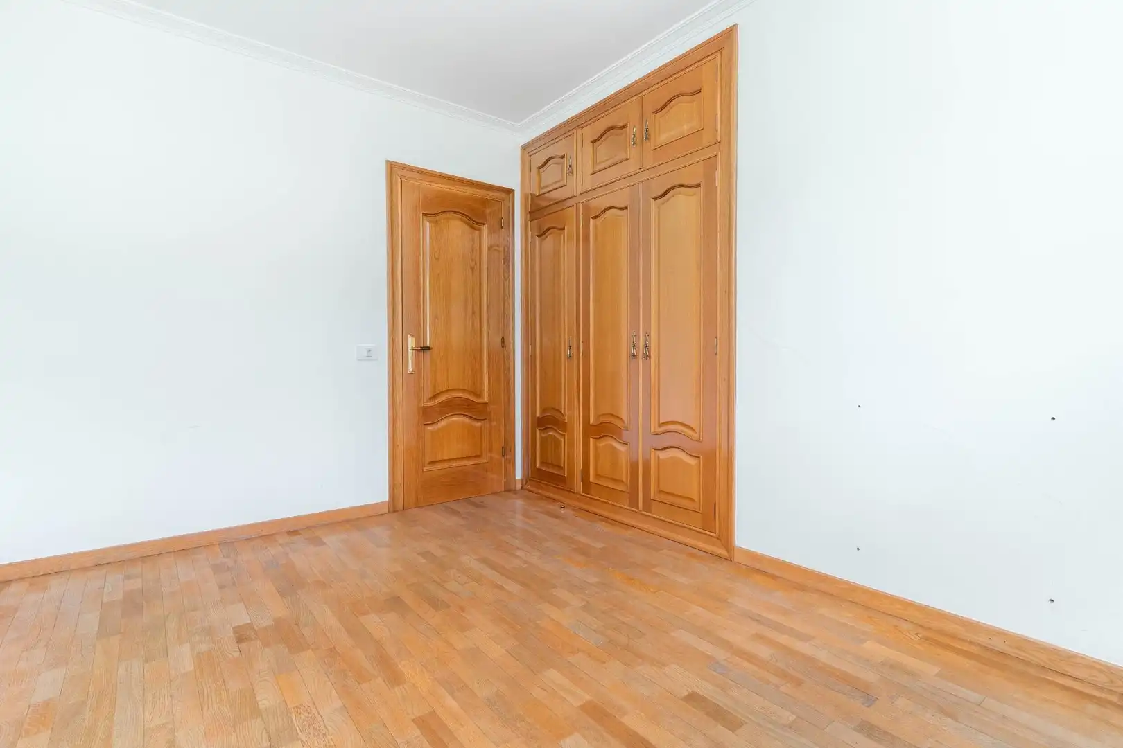 Dormitori de Casa o xalet en venda en Gijón  amb Calefacció, Jardí privat i Traster