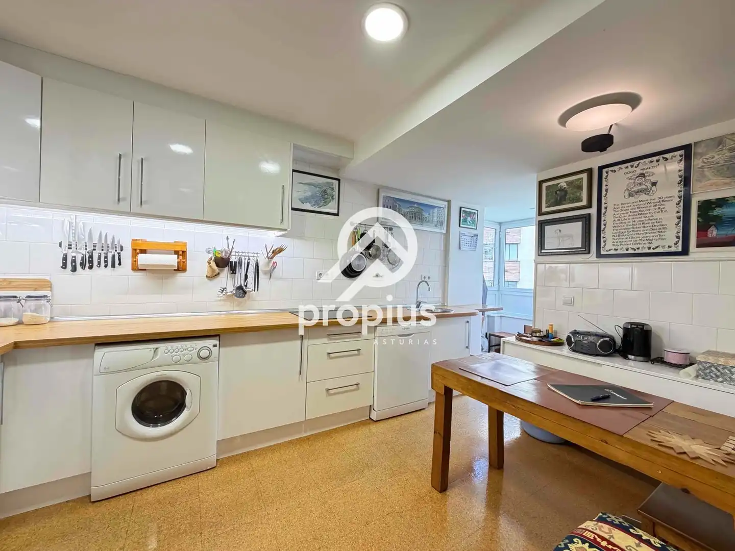 Kitchen of Flat for sale in Oviedo   with Heating, Parquet flooring and Oven