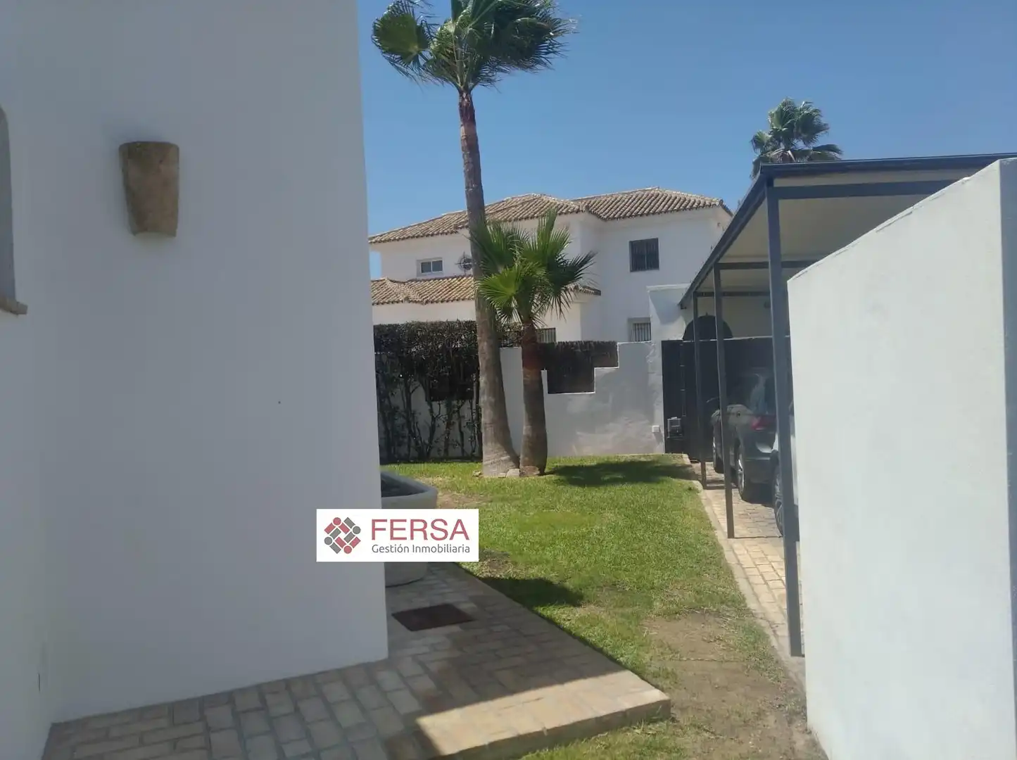 Vista exterior de Casa adosada de alquiler en El Puerto de Santa María con Aire acondicionado, Calefacción y Jardín privado