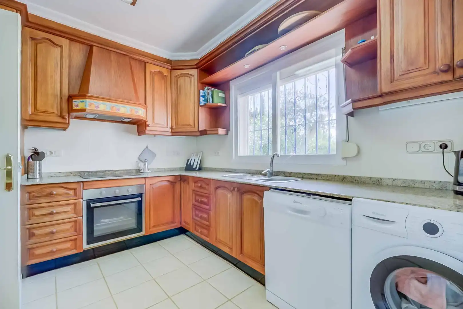 Cuina de Casa o xalet en venda en Mijas amb Aire condicionat, Jardí privat i Terrassa