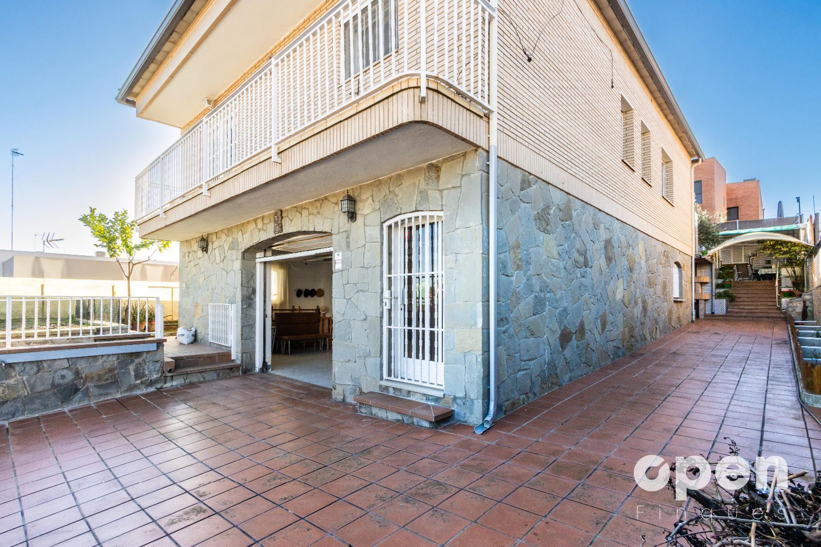 Exterior view of House or chalet for sale in Terrassa  with Air Conditioner, Heating and Terrace