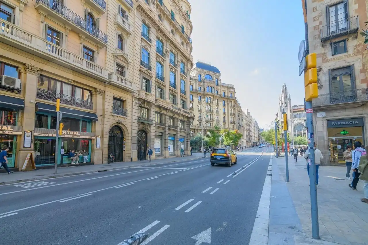 Außenansicht von Wohnung zum Verkauf in Barcelona mit Heizung, Parkett und Terrasse