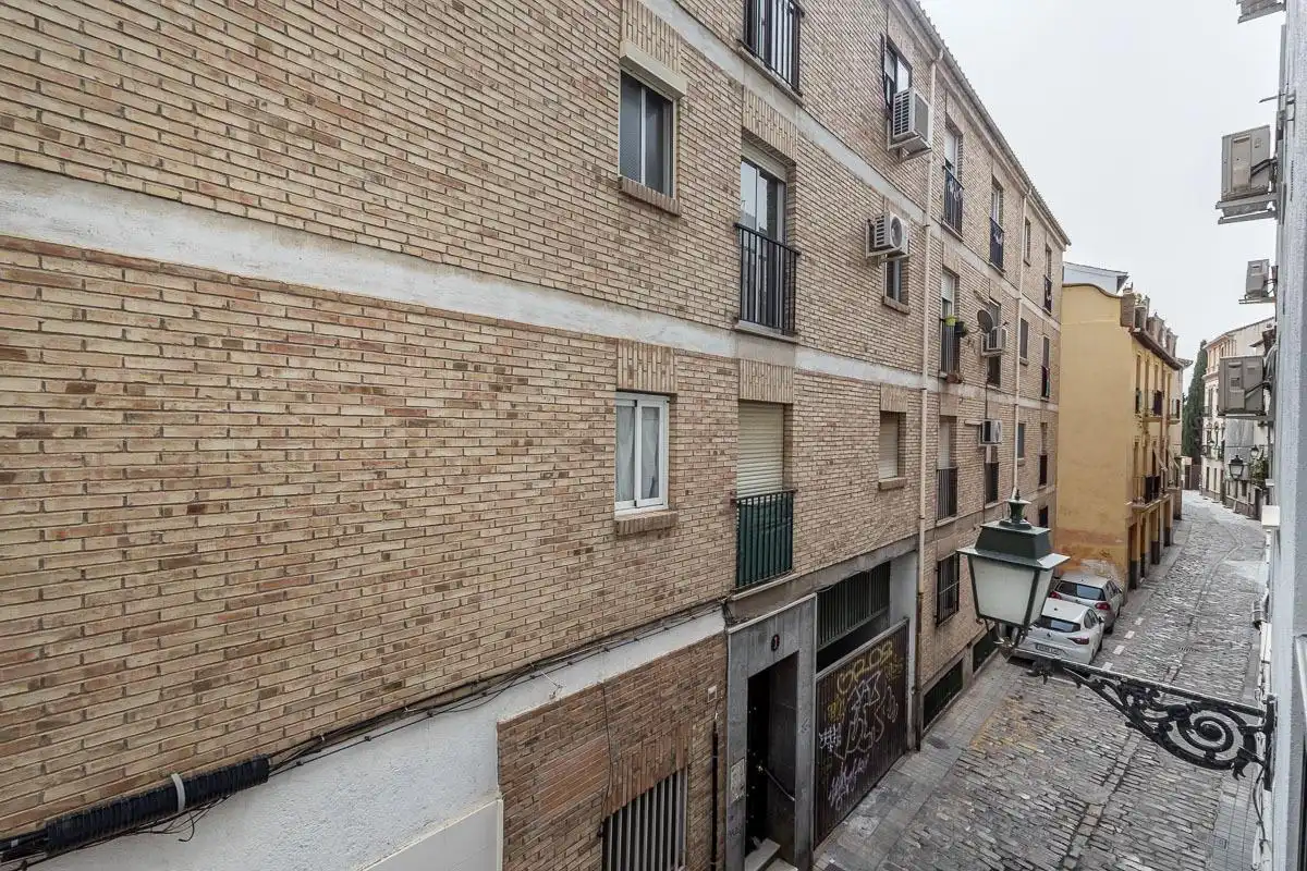 Außenansicht von Wohnung zur Miete in Granada mit Heizung und Balkon