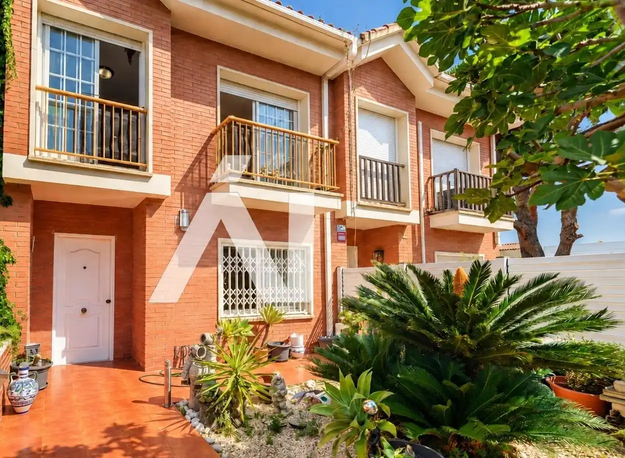 Semi-detached house with pool for sale in Zona Alta, imagen 10