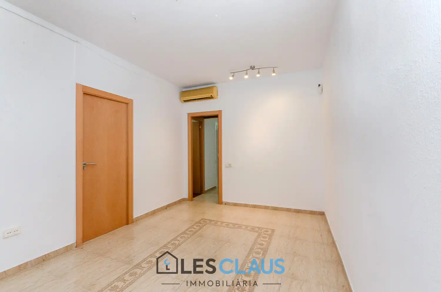 Exterior view of Flat for sale in Sants - Montjuïc