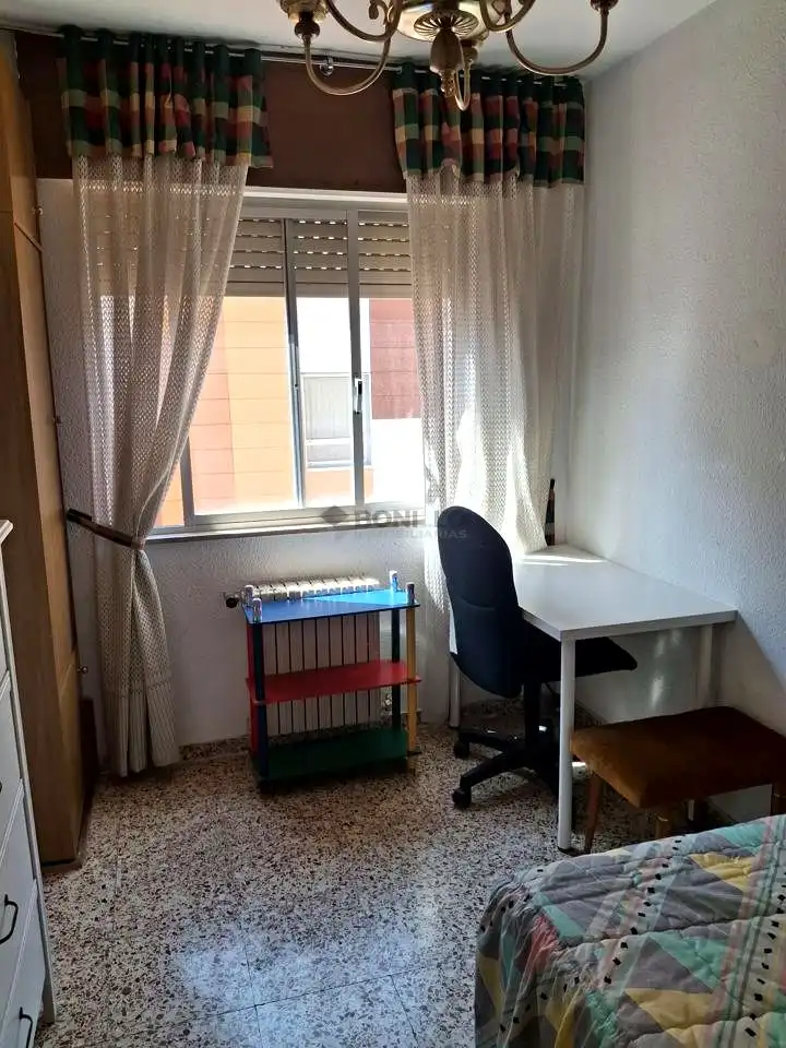 Schlafzimmer von Wohnung zur Miete in Teruel mit Möbliert