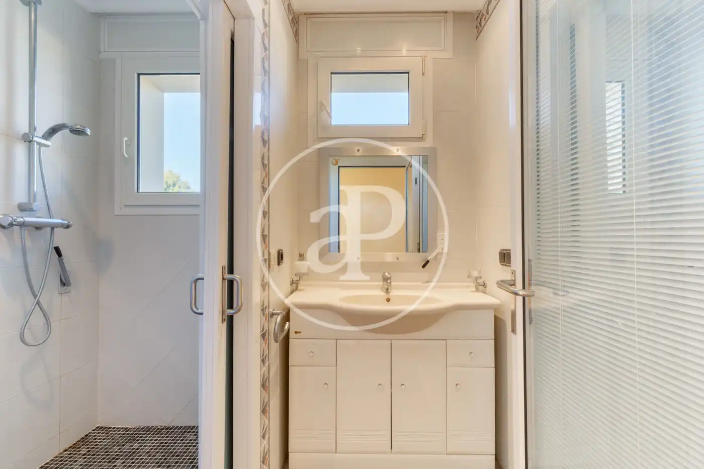 Baño de Casa o chalet en venta en Serra con Aire acondicionado, Calefacción y Jardín privado