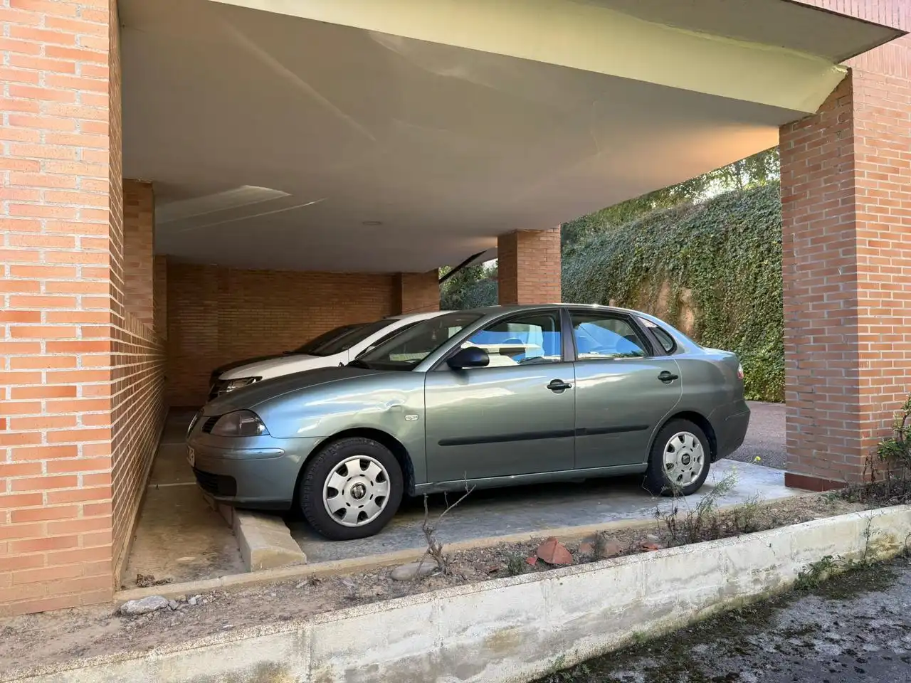 Aparcament de Pis en venda en Castro-Urdiales amb Calefacció, Parquet i Terrassa