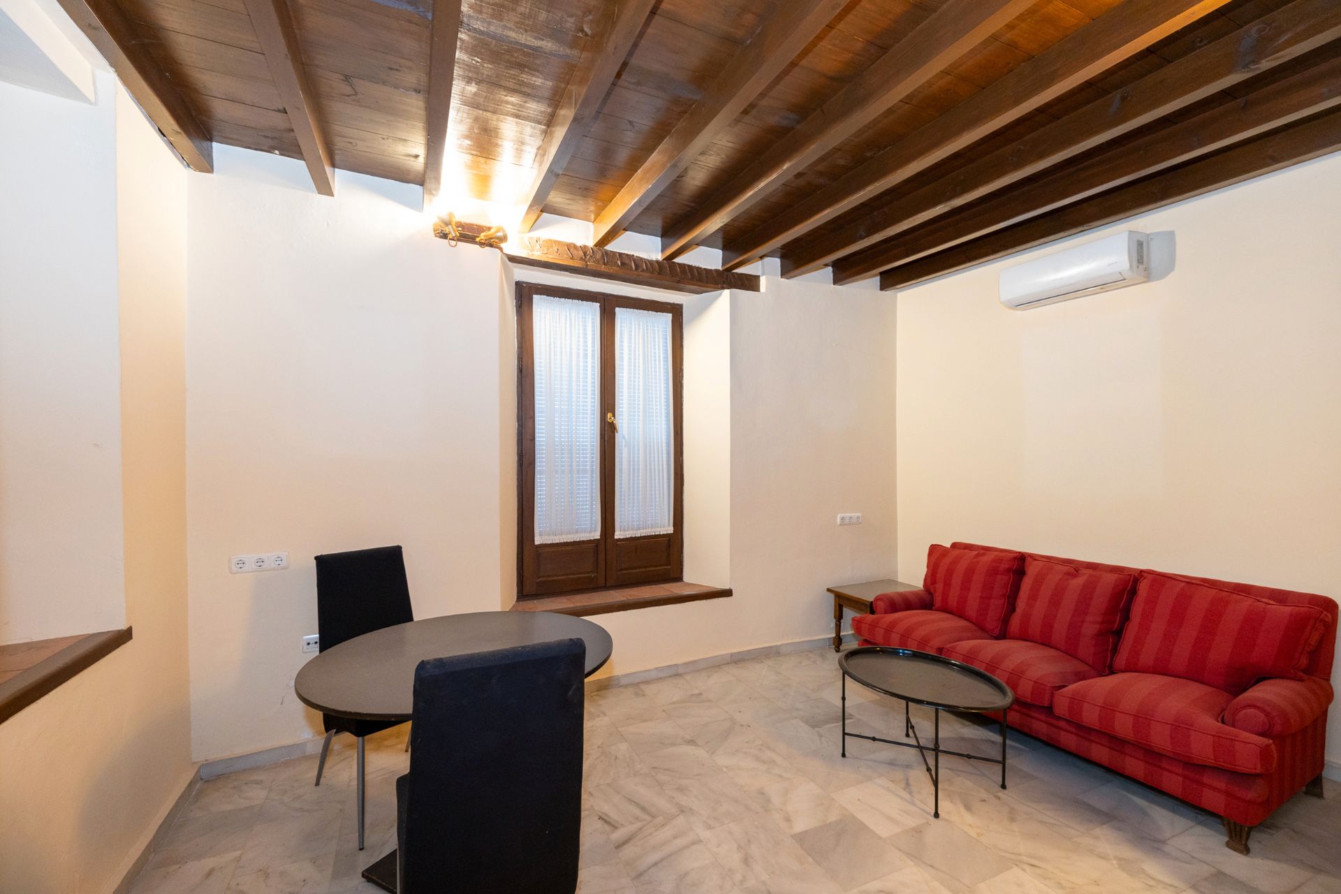 Apartment for sale in  Granada Capital  with Air Conditioner and Heating